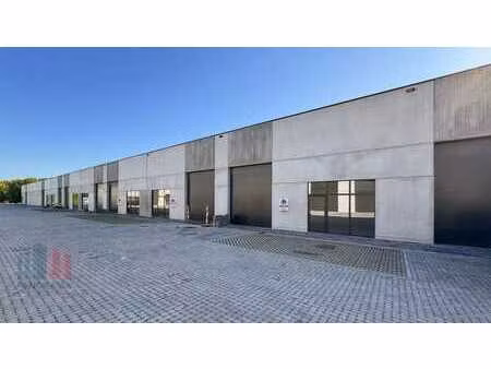 726 m² de nouvelle construction  unité pme à louer le lon...