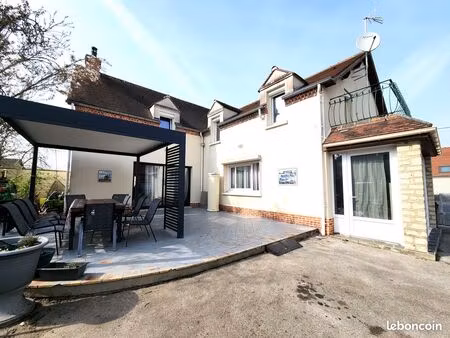 maison 8 pièces 222 m²