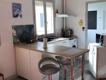 location studio meublé