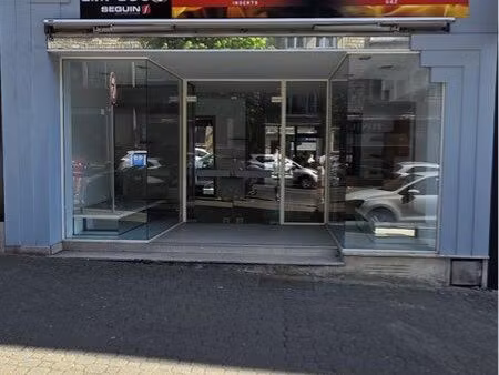 local commercial plein centre