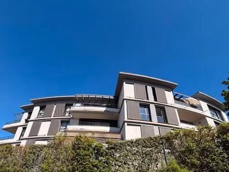 spacieux f2 + terrasse garage