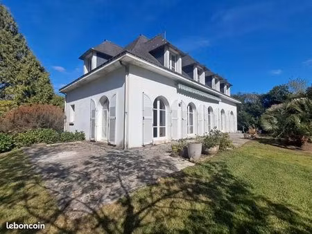 maison 8 pièces 222 m²
