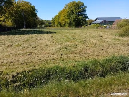 très beau terrain a bâtir