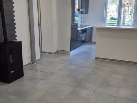 f2 50m2 isolé rénové poêle a bois