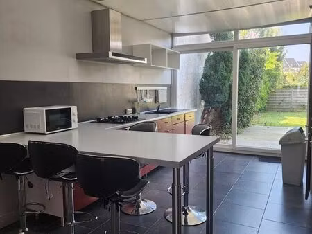 grand f2 meublé avec jardin