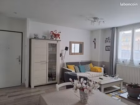 appartement t2 bis de 45 m² – rez-de-chaussée – prêt à vivre – 120 000