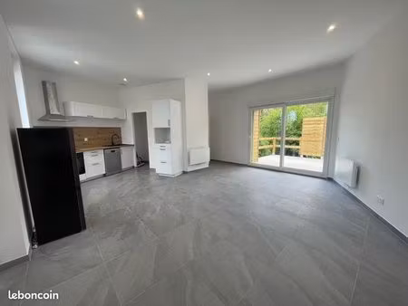 maison entièrement rénovée  80m2  3 chambres et jardin