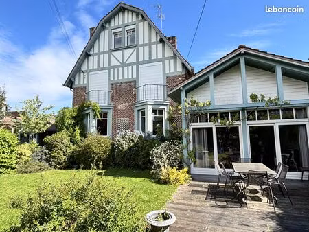 maison 9 pièces 206 m²