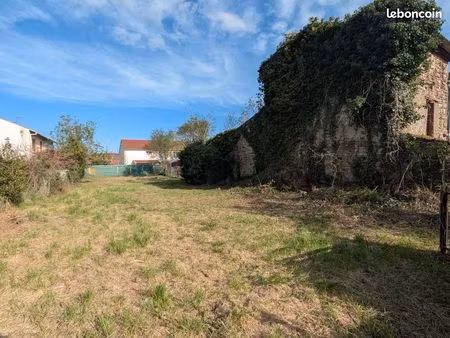 vente terrain à bâtir + cave et fenière