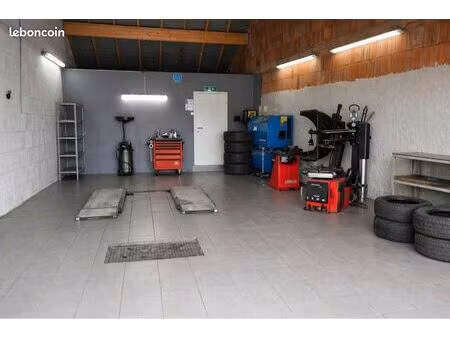 rare sur le secteur – atelier mécanique équipé + habitation attenante