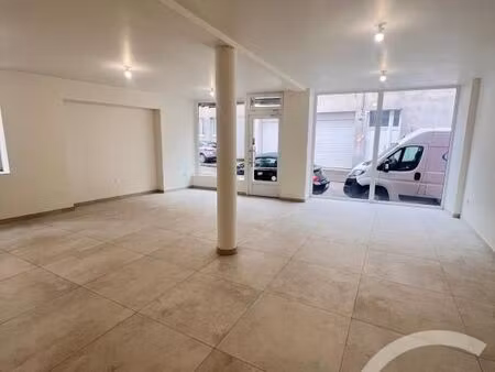 commerce 61 m²