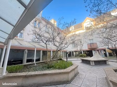 local commercial 34 m² meru