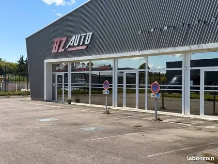 local commercial à louer ou à vendre