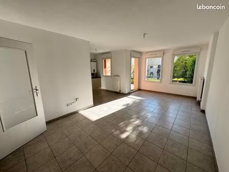 f3 ars laquenexy  rare: cuisine équipée ouverte / sal-séjour lumineux accès terrasse et ja