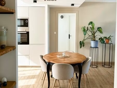 t3 63 m² refait à neuf – traversant – balcon + parking – montjuzet