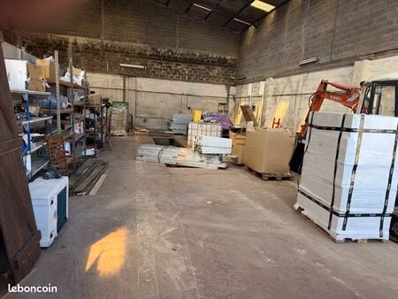 loue entrepôt grande hauteur pour stockage ou activité