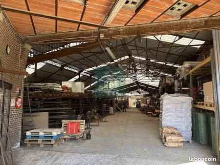 local 2000 m² noyon