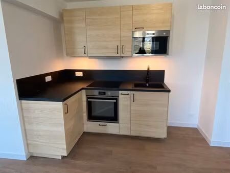 t2 rénové – 48 8 m² – vue exceptionnelle sur la rivière – saint-goustan