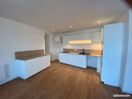 t3 rénové – 77 m² – vue port – emplacement premium – saint-goustan