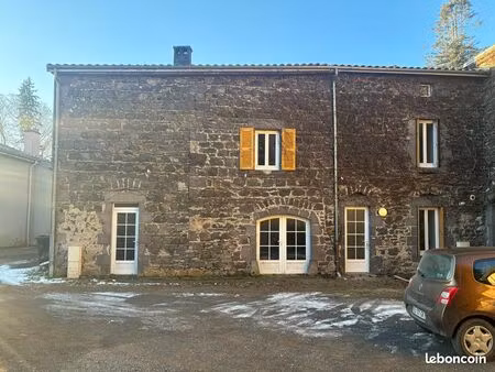 maison ancienne composée de deux appartements– orcines