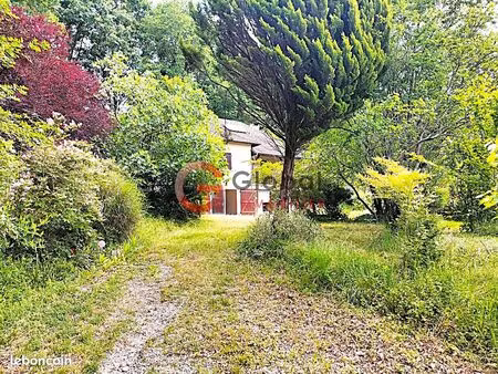maison 7 pièces 247 m²
