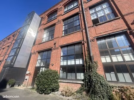 loft/atelier/surface 4 pièces 144 m²