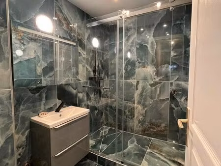 t3 location annuelle entierement rénové et meublée centre de bagnoles-de-l'orne