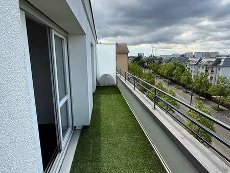 appartement attique 2 pièces avec 2 balcons tram au pied de l immeuble
