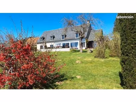 belle maison avec véranda et étang