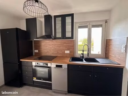 à louer maison avec cour  terrain  dépendance