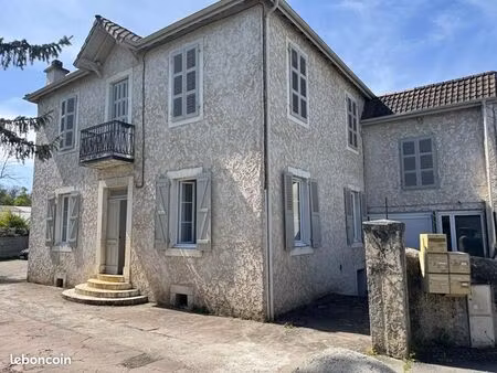 immeuble 10 pièces 217 m²