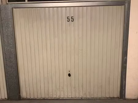 garage dans résidence
