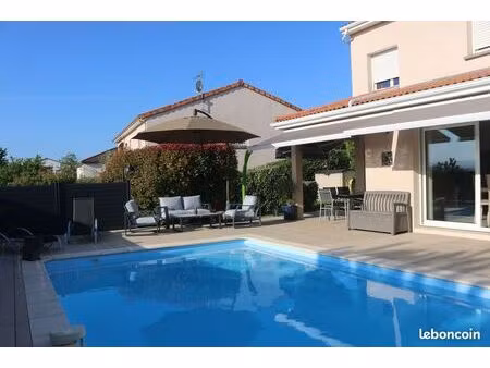 maison contemporaine   double garage  piscine