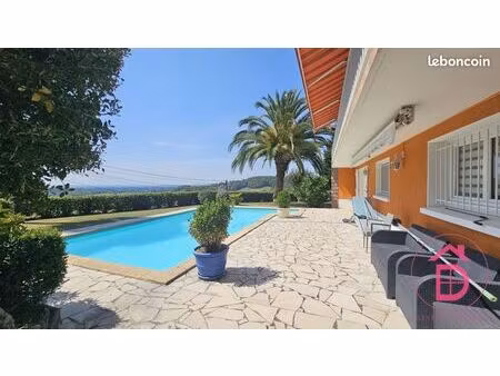 maison 8 pièces 215 m²
