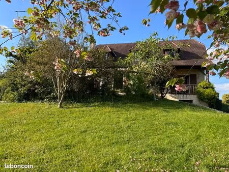grande maison familiale au bourg