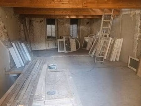 immeuble rentable : local neuf + 2 appartements...