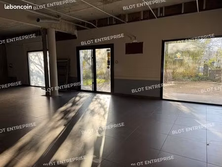 local commercial 151 m²