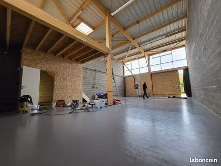 local 110 m² vannes