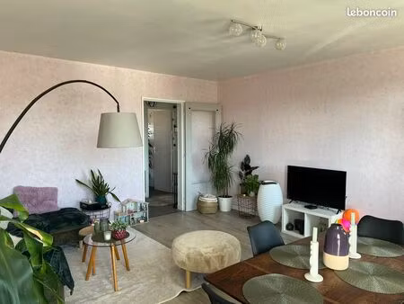 loue appartement meublé 72m2 à cosne-sur-loire  2 chambres  balcon  parking/cave  entre la