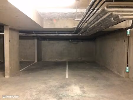double place parking sécurisée sous sol lyon 8ème