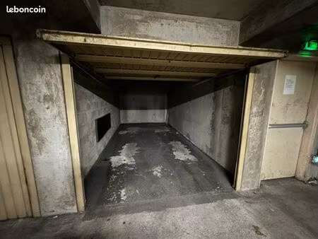 garage box fermé villeurbanne république à 50m du métro