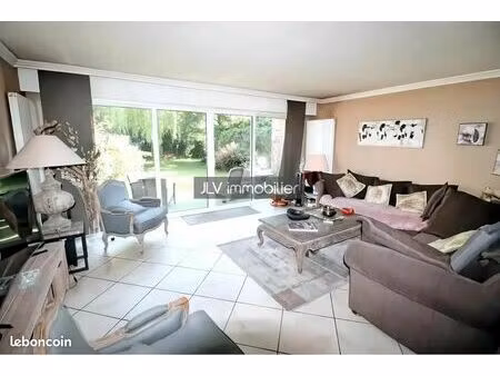 maison 11 pièces 258 m²