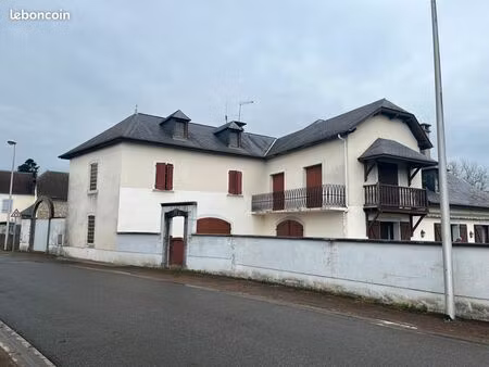 ? grande villa néo-régionale 330 m² – terrain constructible 4300 m² – calme absolu