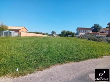terrain 2000 m² vire