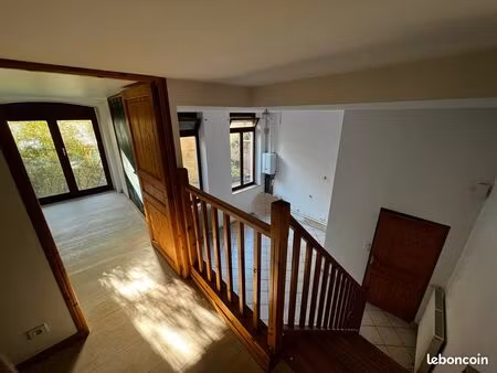 t3 croix rousse cour privative avec parking séurisé