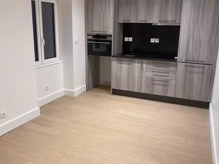 location appartement t3 neuville sur saone - 40m²