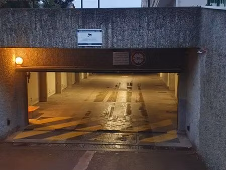 garage  1 place  au parc d'ecully 100