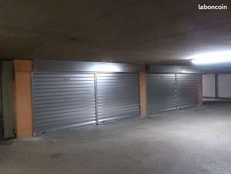 location garages place croix rousse