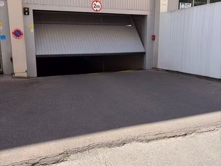 box fermé rue barrier lyon 6