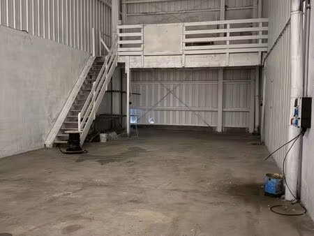 local professionnel (atelier + bureau)